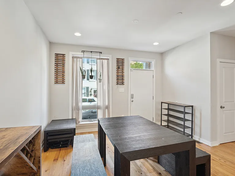 1246 E Fletcher St — Photo 8