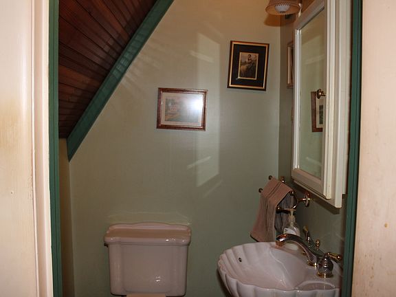 18th image of 304 S Maple St
