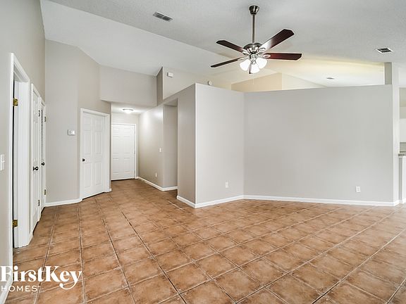 3rd image of 8533 Moss Pointe Trl N
