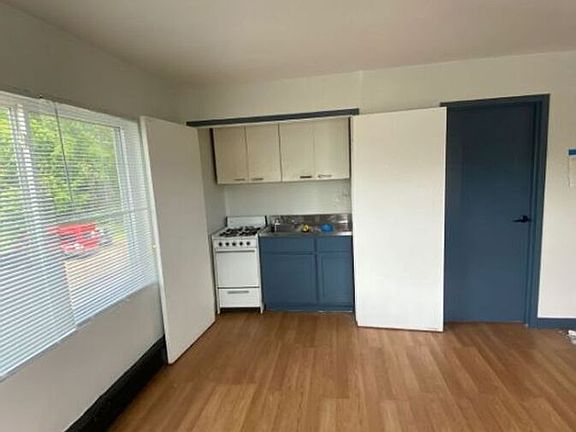 3rd image of 277 Birmingham St APT 1