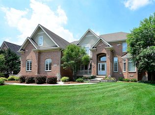 4N020 Walt Whitman Rd, St Charles, IL 60175