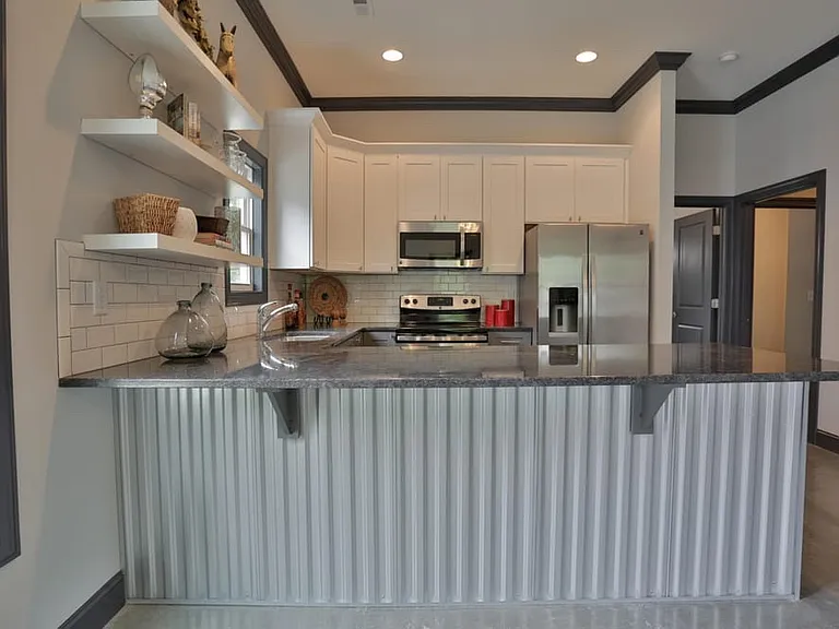 2411 Vine St — Photo 6