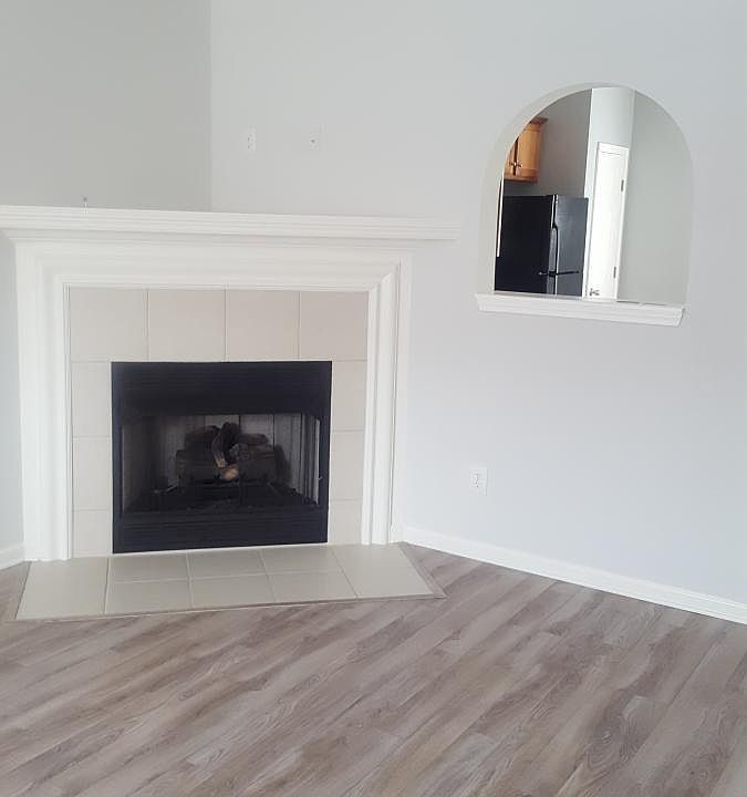 Living room with gas logs!