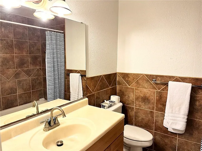4141 Whiteley Dr #202 — Photo 13