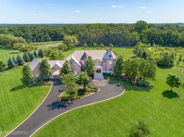 7 Jennifer Ct, Barrington, IL 60010