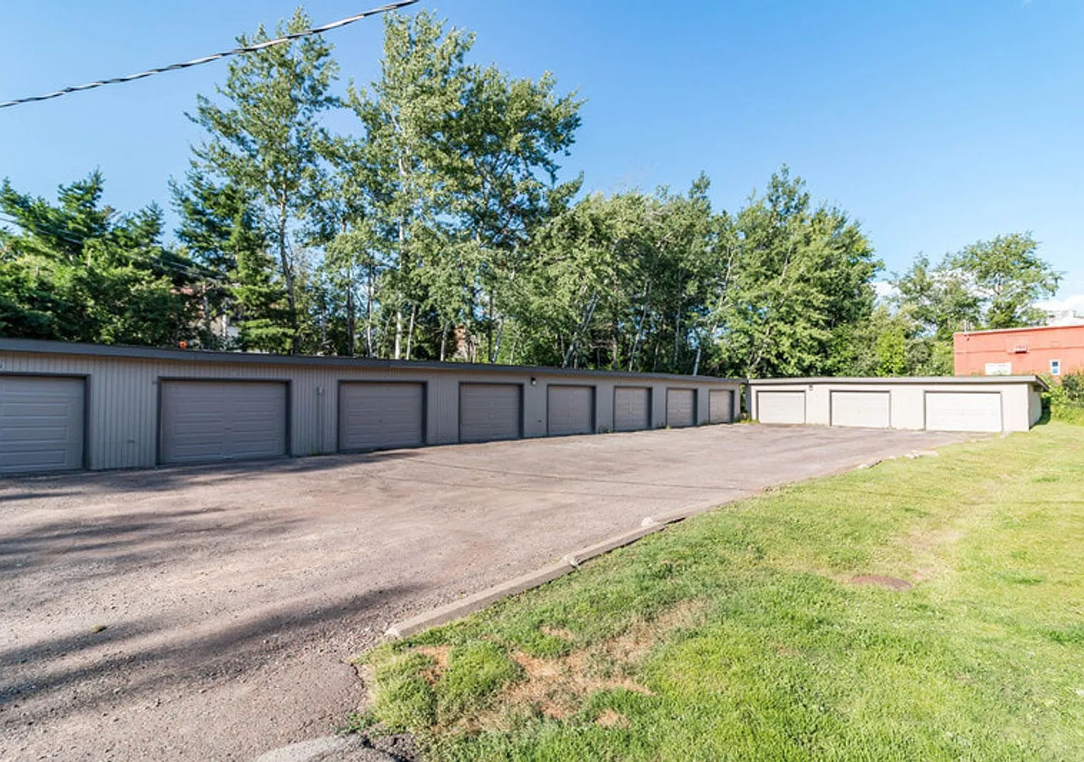 Available August! - 2 Bed 1 Bath Apartment — Photo 3