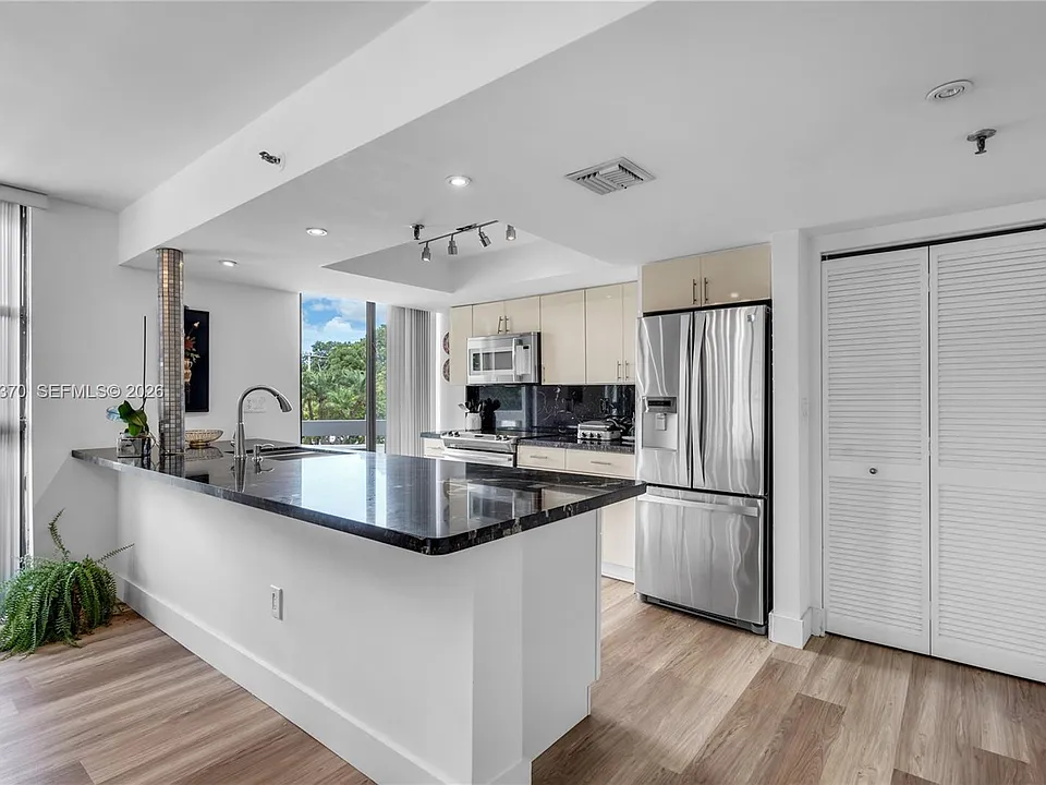 2501 Brickell Ave #201