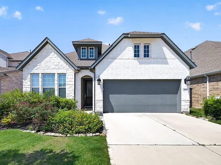 211 Amaranth Way — Photo 1
