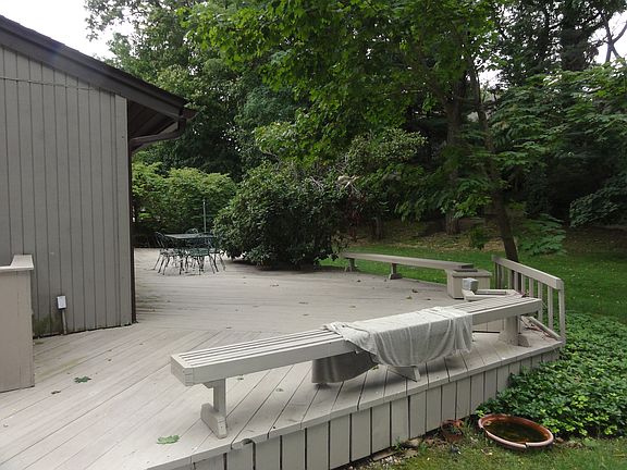 5th image of 208 Northwood Ct