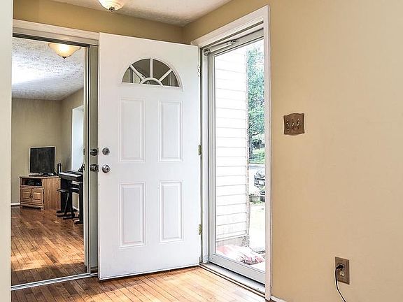 3rd image of 3925 Plum Run Ct