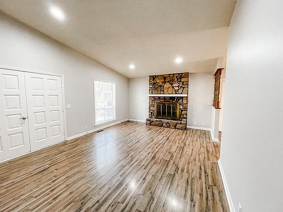 2nd image of 14 Cambre Cir