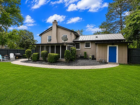 3rd image of 739 Shamrock Ln