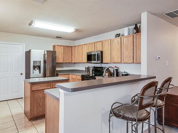 2nd image of 1704 Pebblebrook Ln