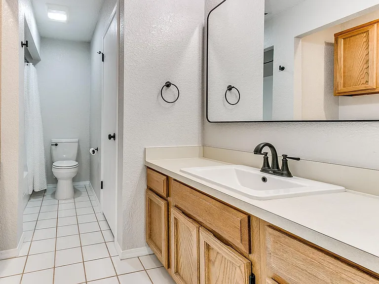 425 Dauphin Ave — Photo 9