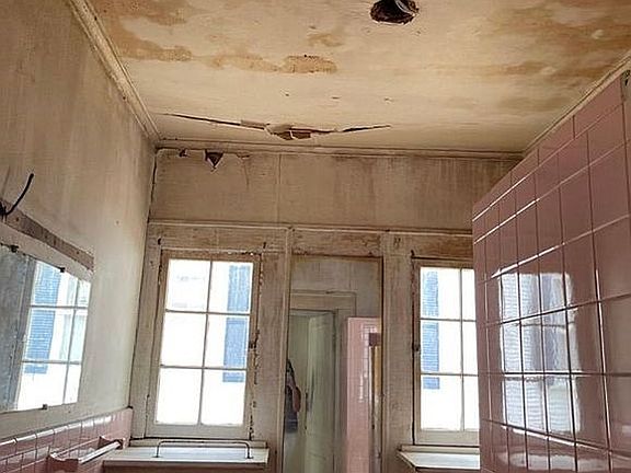 11th image of 836 N 8th Ave