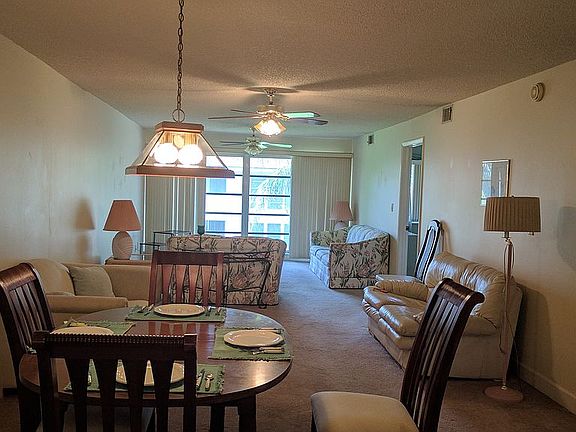 2nd image of 134 Palm Dr APT 2