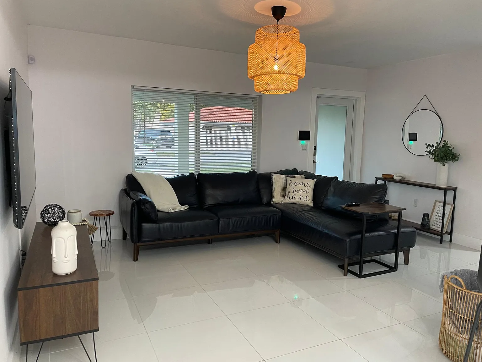 2 bed, 944 sqft, $3,200 — Photo 3