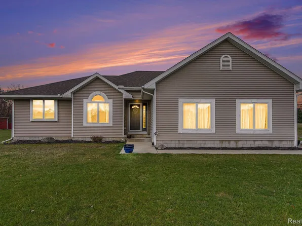 18328 Walnut Ln, Gregory, MI 48137