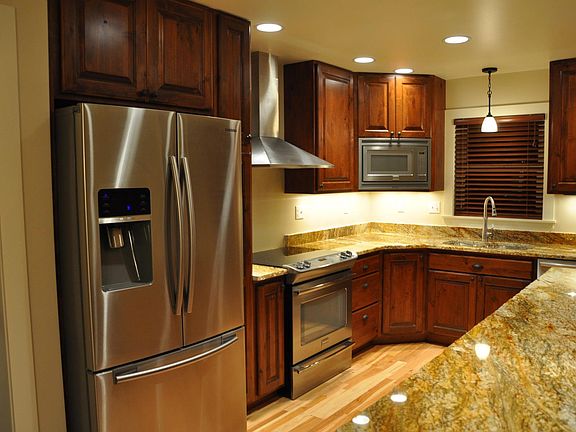 Kitchen-Granite/Wood Floors