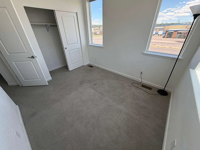 1940 S Poplar Ct — Photo 15