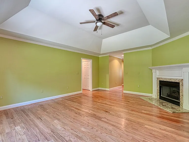 210 Rivermill Ct — Photo 6