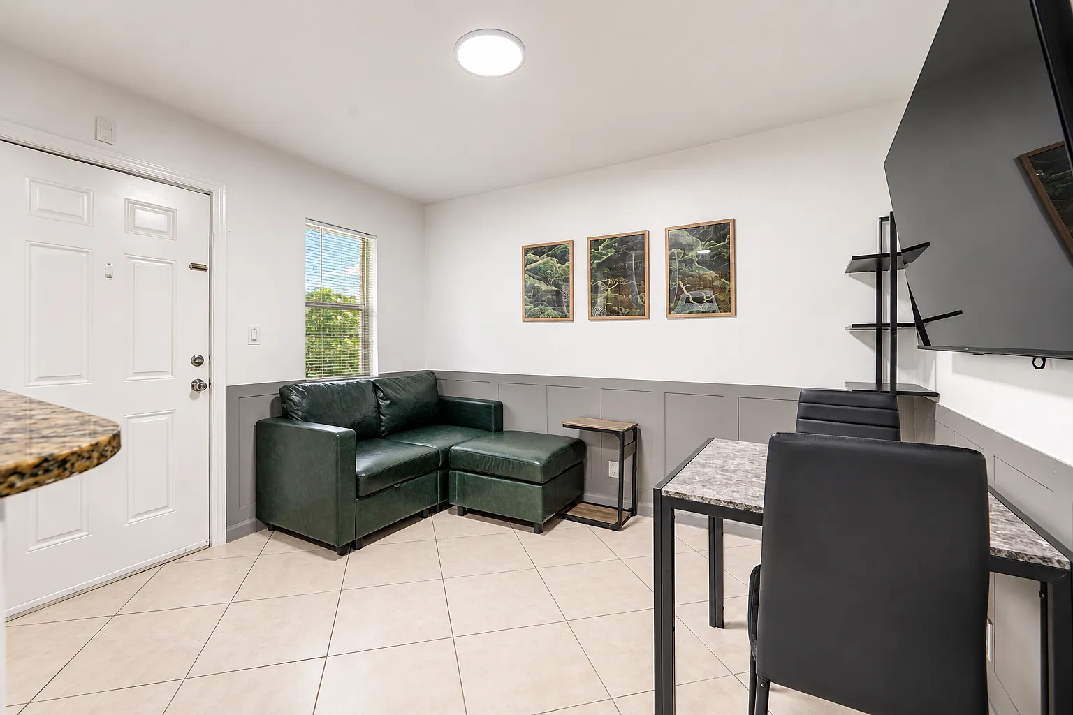 Pom Haus - 902 - 23 — Photo 1