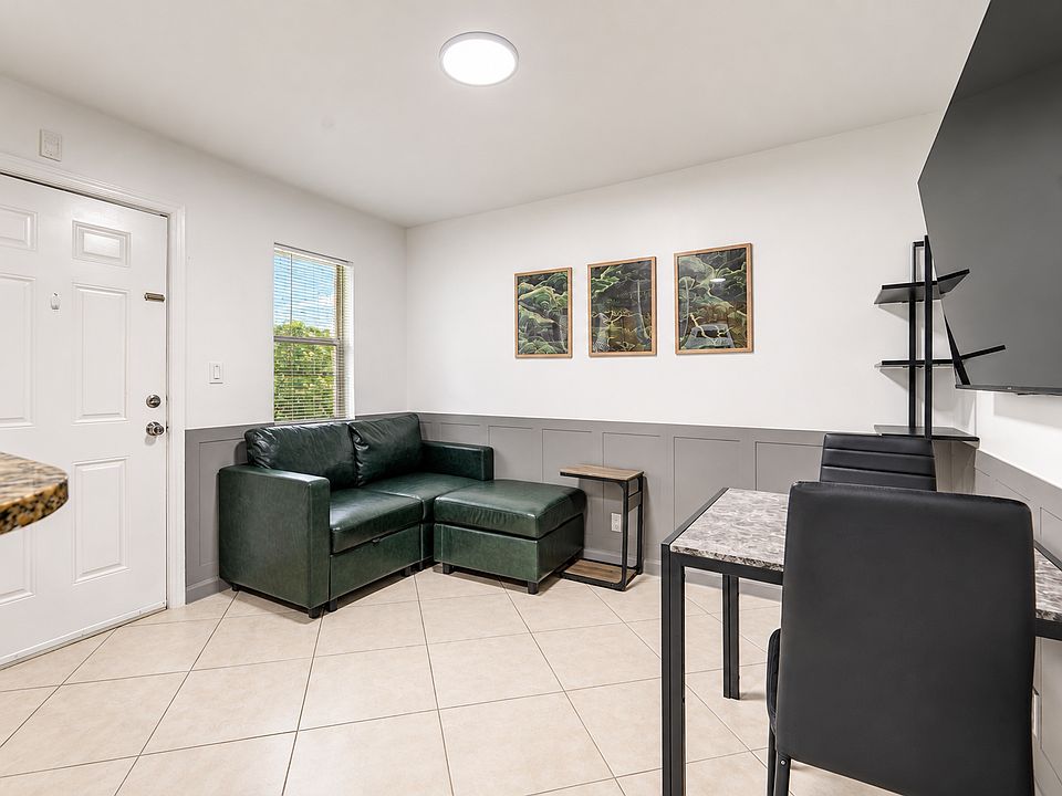 1st image of 902 SE 1st St APT 23