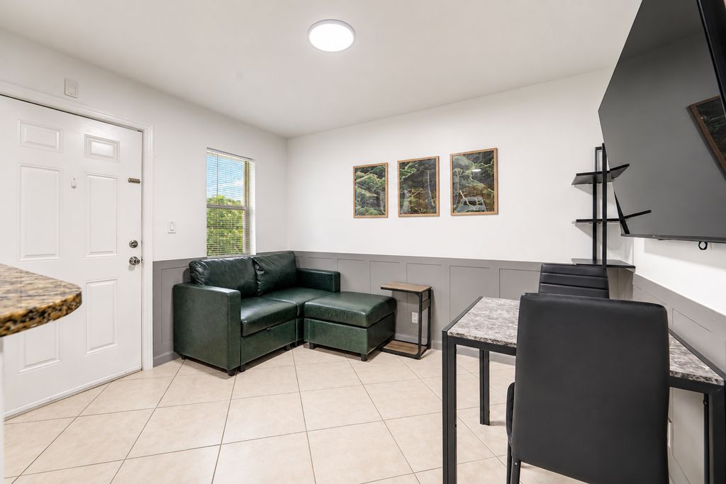 902 SE 1st St APT 26, Pompano Beach