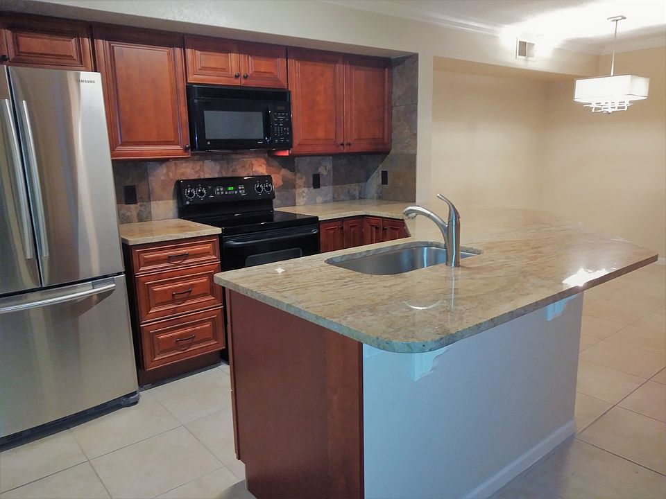 1st image of 800 Boardwalk Dr APT 611