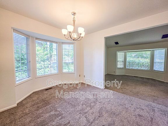 4th image of 11933 109th Ave NE