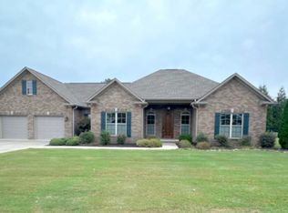 102 Plantation Springs Dr, Florence, AL 35630