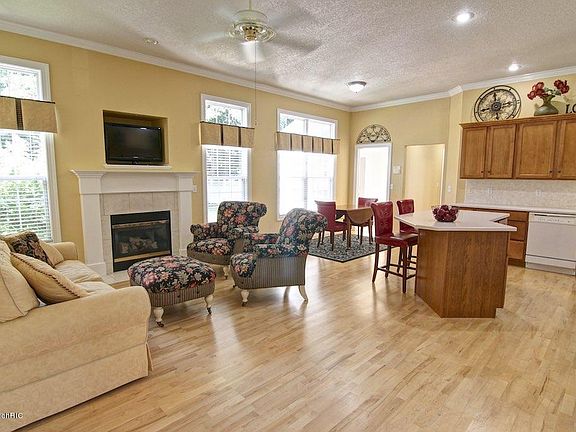 5th image of 1062 Rainbow Ct