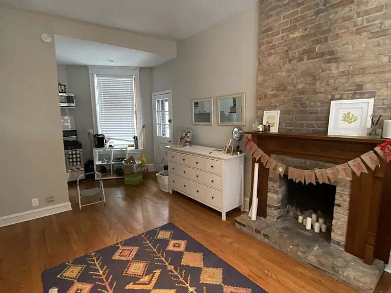 1008 W Altgeld St #1 — Photo 4