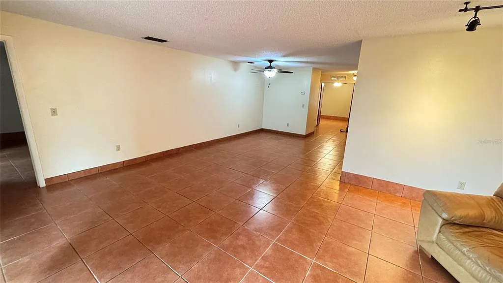 3 bed, 2.0 bath, 1467 sqft, $2,100 — Photo 3
