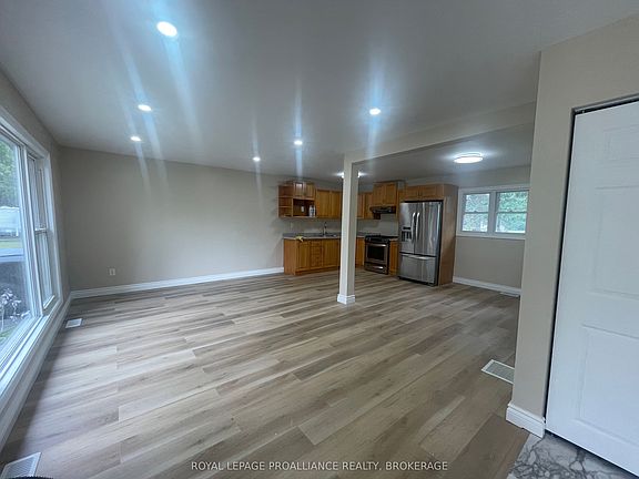 4th image of 462 Coronation Blvd