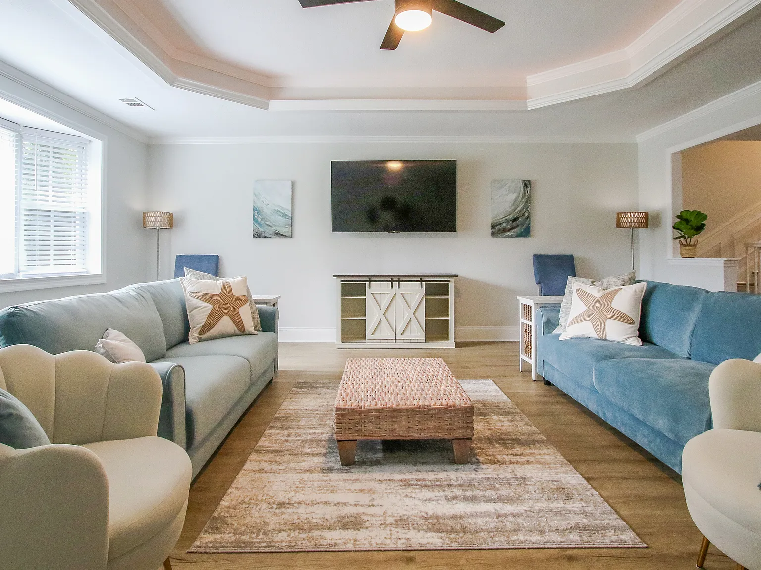 5 bed, 2.5 bath, 2644 sqft, $5,975 — Photo 1