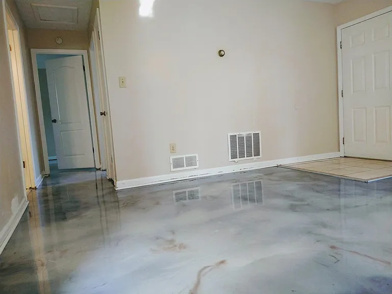147 Amanda Ct — Photo 5