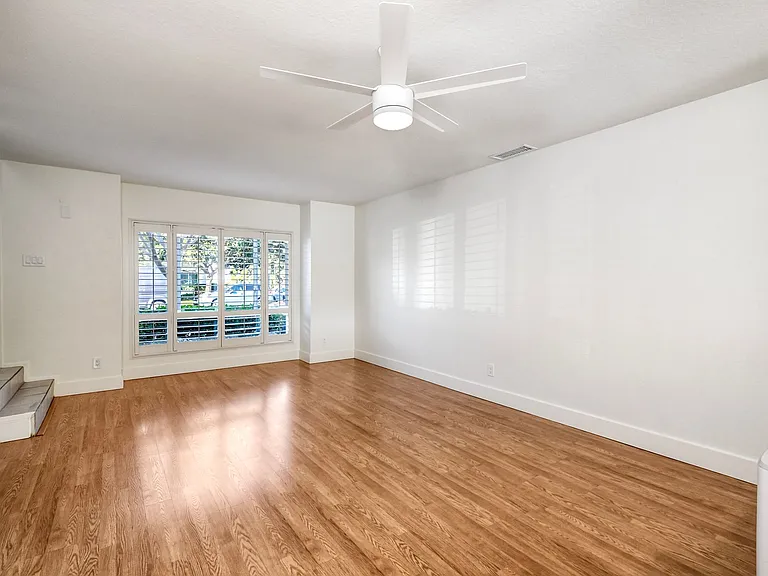 6904 Carnation Dr — Photo 7