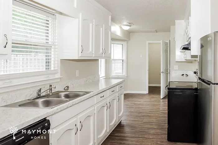 104 Cerrydowns Ct — Photo 5