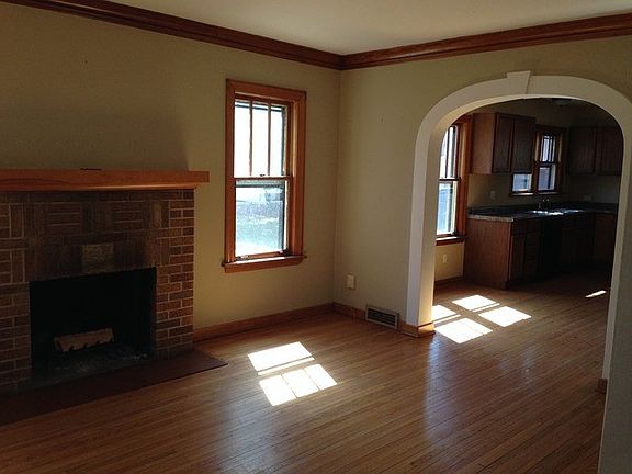 2nd image of 425 N Seminary Ave