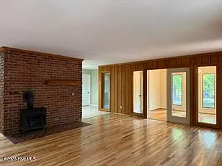 3 bed, 2.5 bath, 1700 sqft, $2,400 — Photo 3