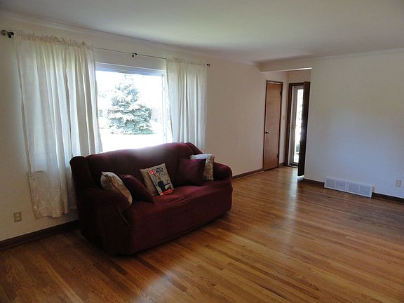 livingroom/hardwood floors