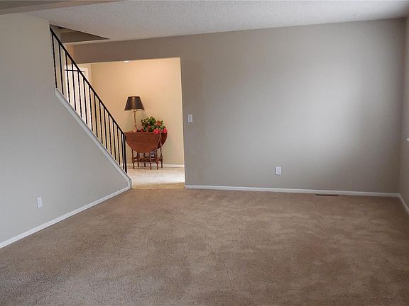 3rd image of 900 Coral St