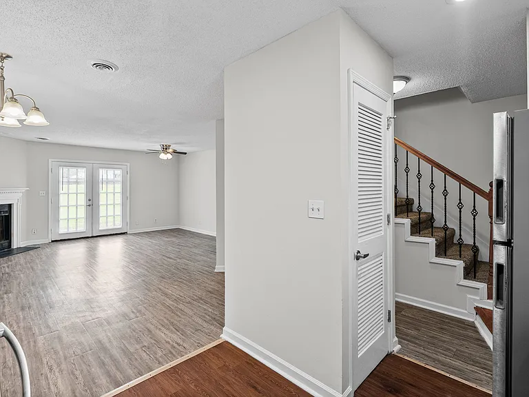 105 Greenland Ct — Photo 10