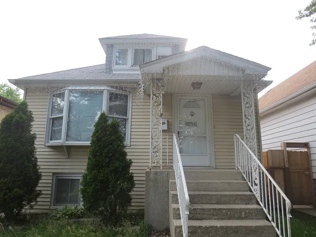 3806 N Oconto Ave photo 1