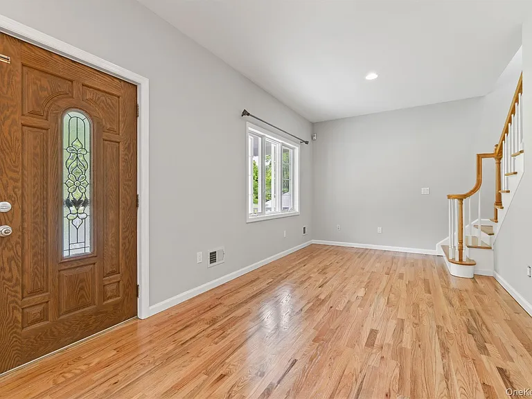 436 Jessup Rd — Photo 2