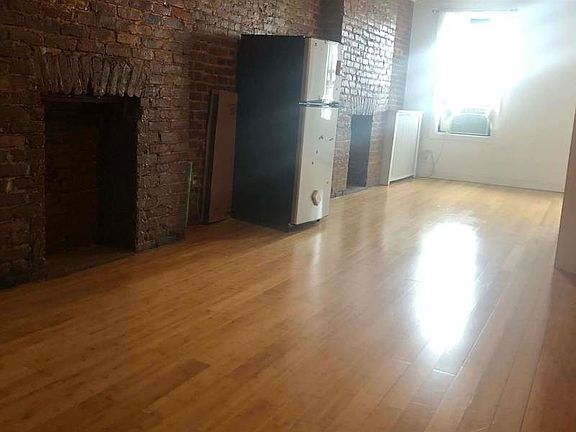 5th image of 187 Bedford Ave #1555