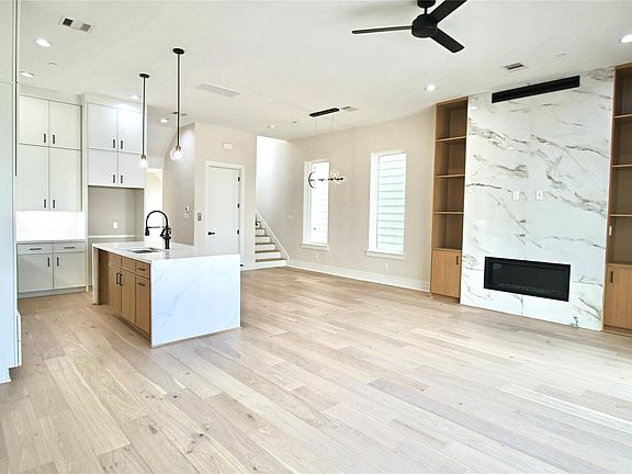 2nd image of 5823 Winsome Ln