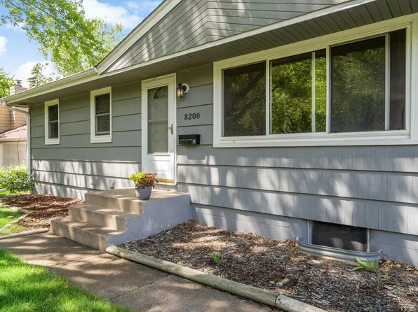 8208 32nd Pl N, Crystal, MN 55427