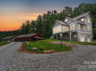 326 Golden Valley Dr, Hendersonville, NC 28792